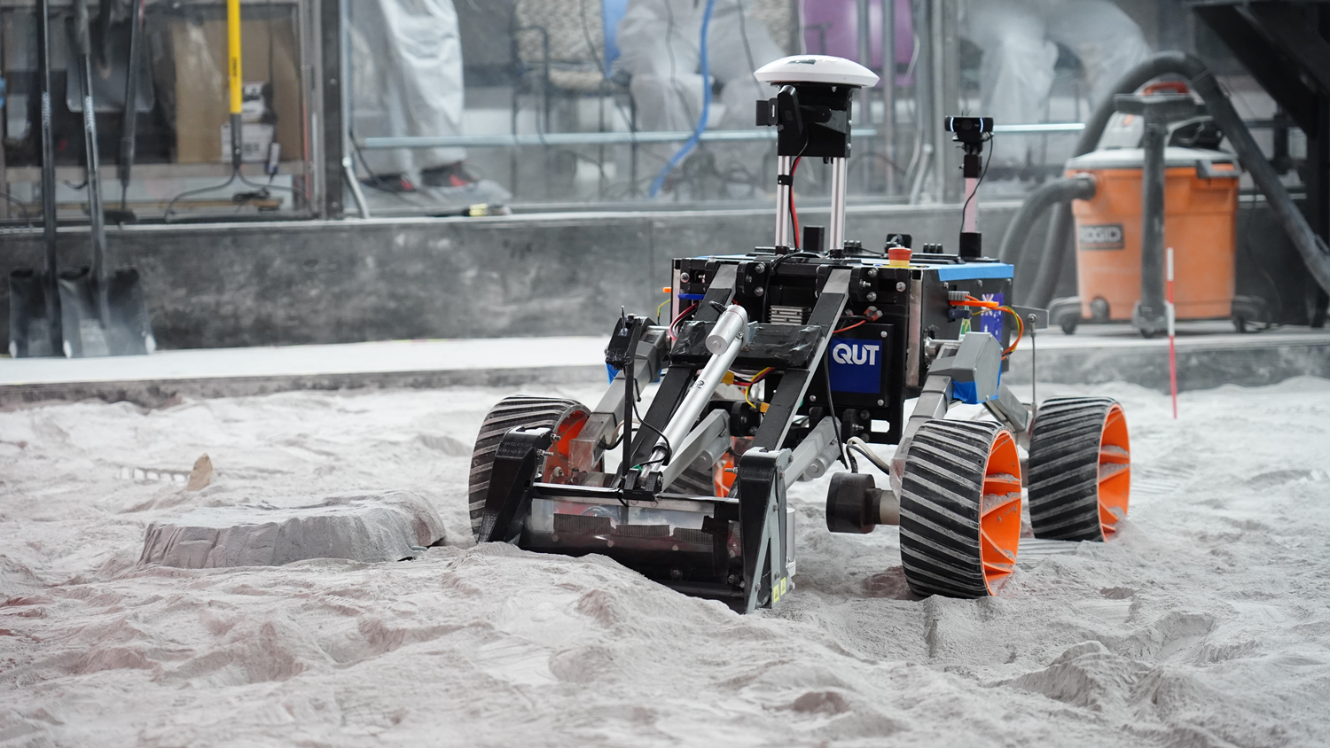  Perseus, the rover developed by the ROAR (Remote Off-world Autonomous Robotics) team