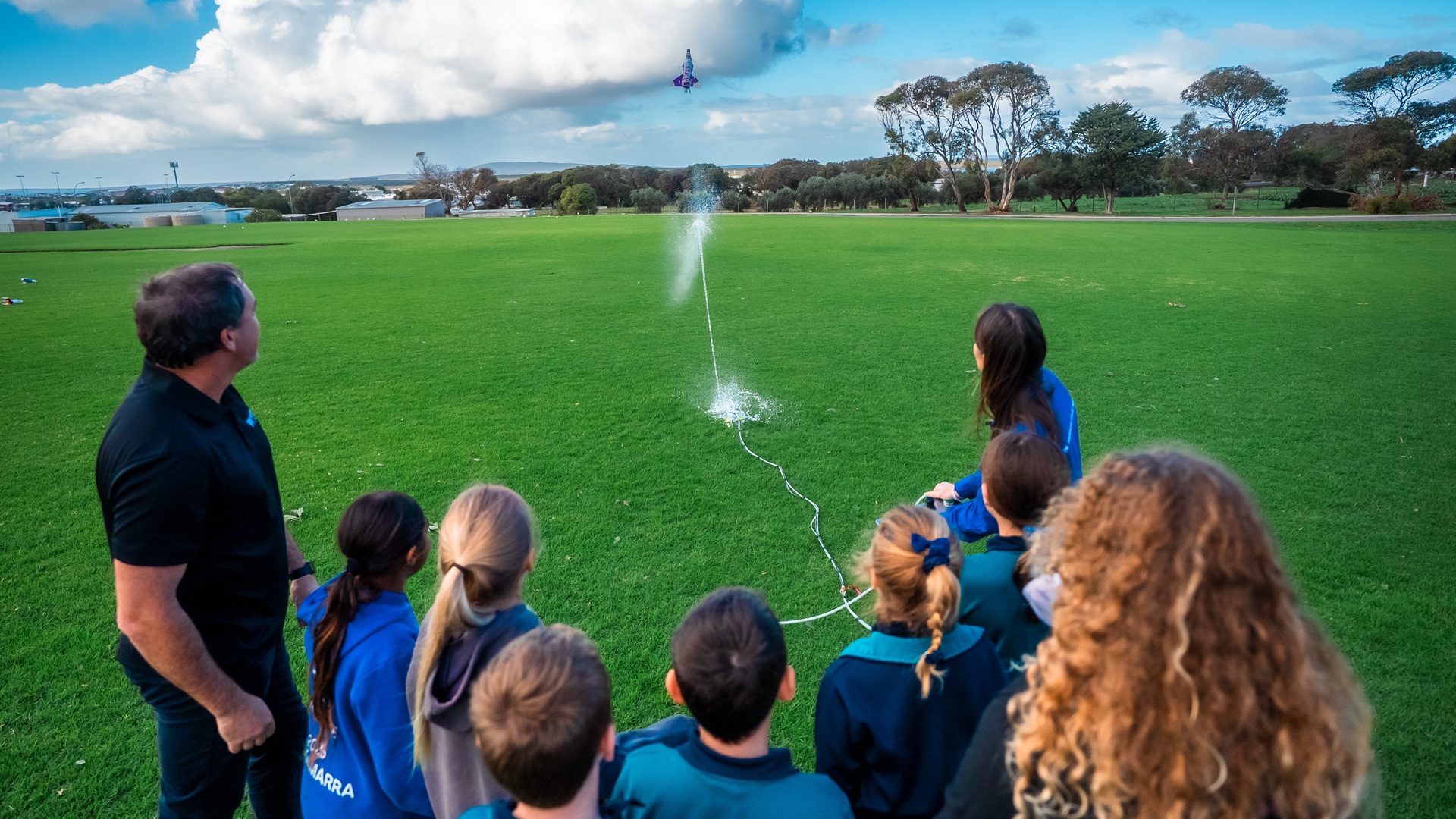 Australian astronaut Katherine Bennell-Pegg with young space enthusiasts at a school in regional South Australia.  Credit: Jaimie Wearne