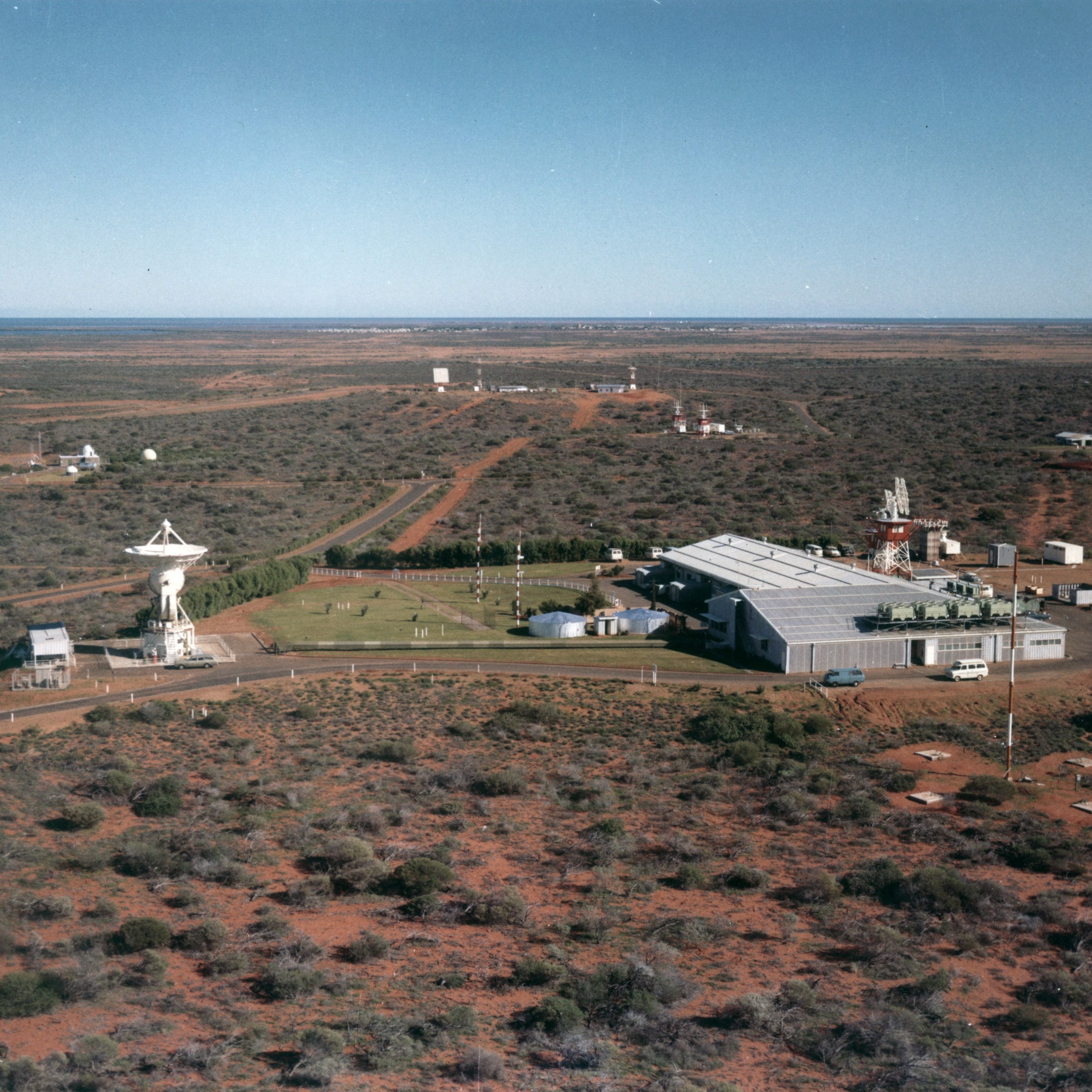 View looking across part of the NASA Manned Spaceflight Network station outside Carnarvon, WA, showing the Telemetry and Control Building and FPQ-6 radar. Credit: NASA, courtesy www.honeysucklecreek.net