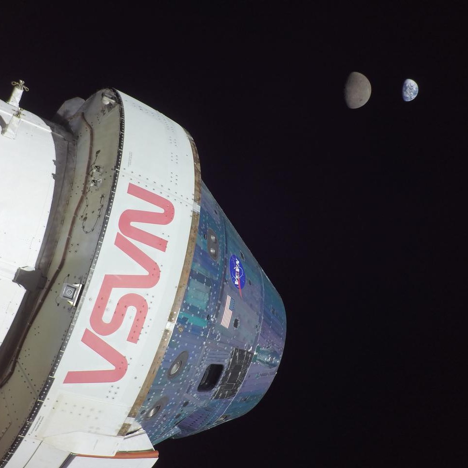 The Artemis-I Orion spacecraft takes a selfie with the Moon and the Earth in the background. Credit: NASA