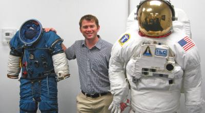 aus_space_sector_case_studies_hero_james_waldie_with_spacesuits