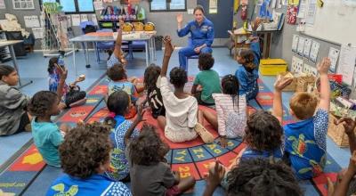 Katherine Bennell-Pegg with school kids in Northern Territory