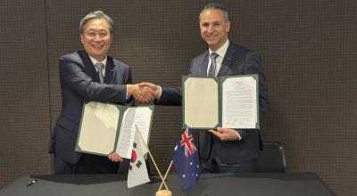 Enrico Palermo with his counterpart from Korean Space Agency.